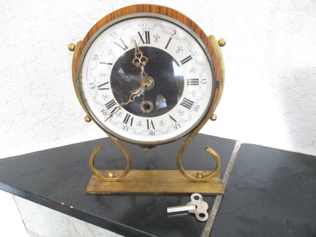 Rond schoorsteenmantelklokje., Huis en Inrichting, Woonaccessoires | Klokken, Stil uurwerk, Analoog, Ophalen of Verzenden, Overige stijlen