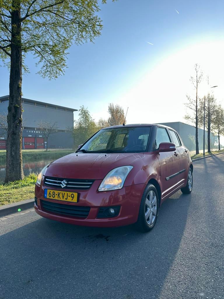 Suzuki Swift 1.3 5D 2010 Rood, Auto's, Suzuki, Voorwielaandrijving, 40 €/maand, 400 kg, Swift