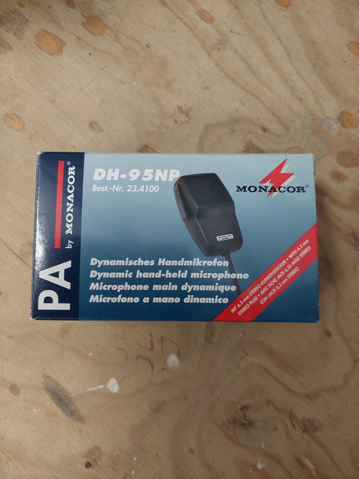 Handmicrofoon, Ophalen
