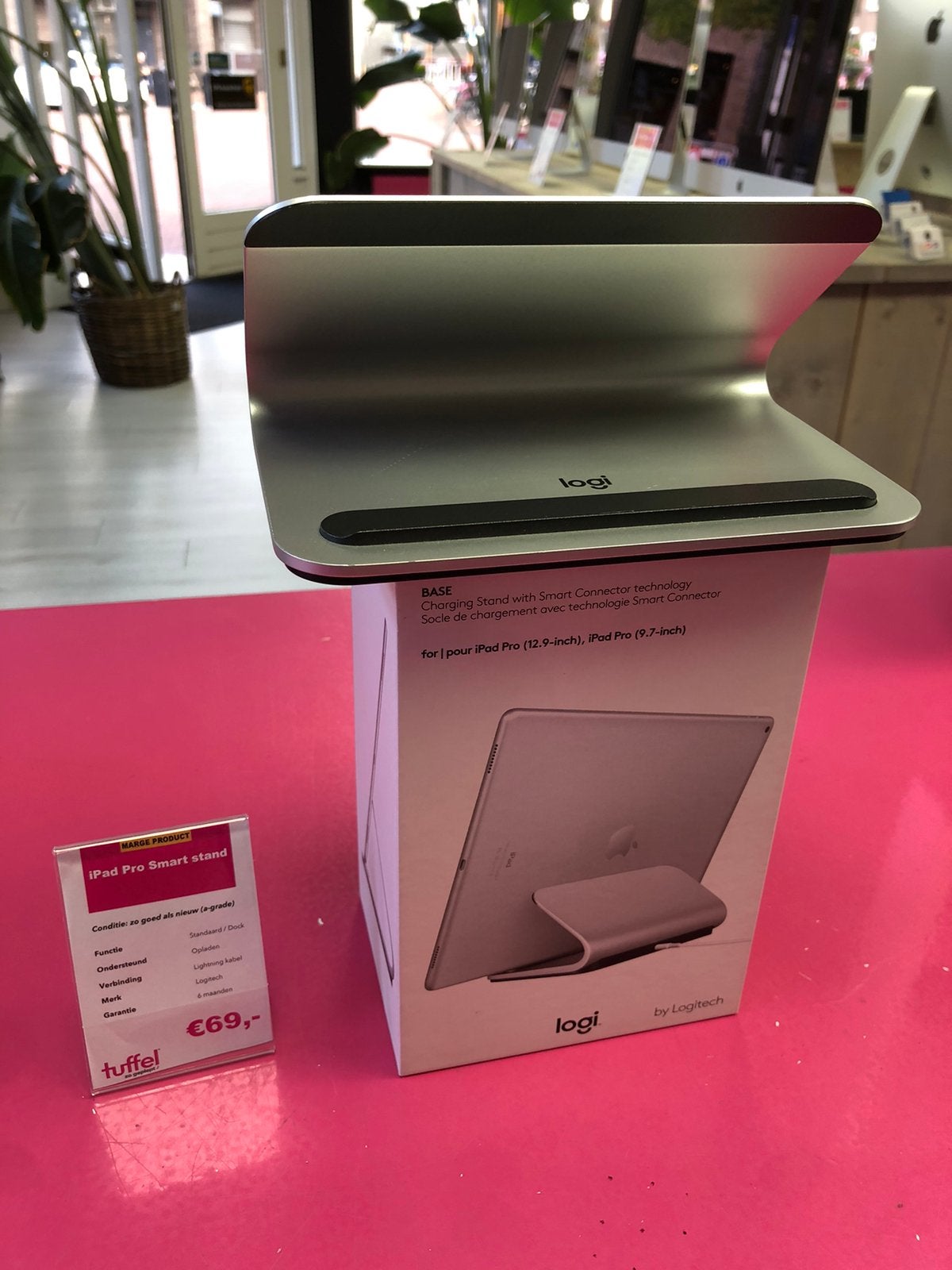 iPad Pro Smart stand model U-D0010, 13 inch of meer, Overige typen, Ophalen of Verzenden, Zo goed als nieuw