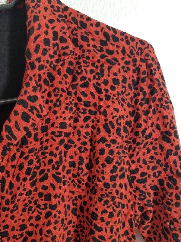 Aaiko overslagjurk met panterprint – Rood/Zwart – Maat S, Aaiko, Fashiontiek, Ophalen of Verzenden, Zo goed als nieuw