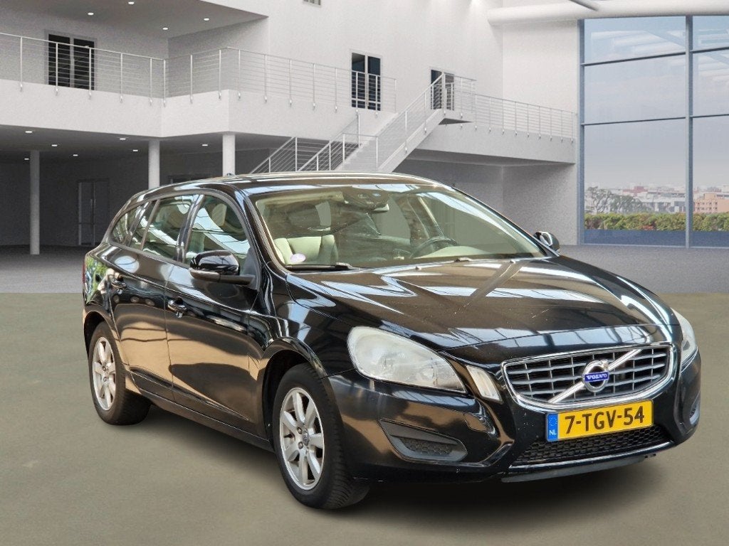 Volvo V60 1.6 T4 Kinetic AUT CRUISE LEDER NAVI PDC TREKHAAK, Gebruikt, 4 cilinders, Zwart, Leder