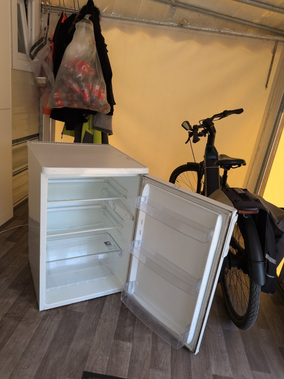 Zanussi Koelkast - Compact en Efficiënt, Ophalen, Minder dan 85 cm, Minder dan 75 liter, 45 tot 60 cm