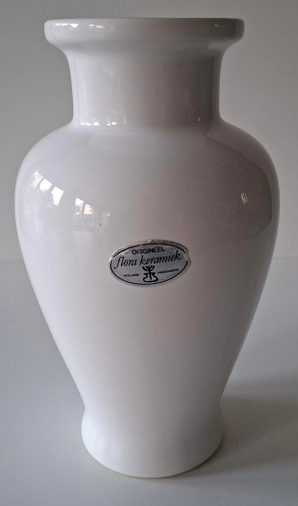 Flora keramiek. Mooie vaas. Vintage., Ophalen of Verzenden, Zo goed als nieuw, Overige kleuren