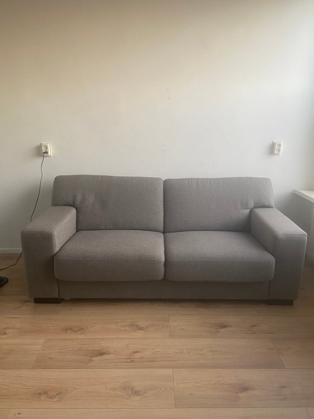 Gratis Stevige grize bank, Huis en Inrichting, Ophalen, 250 tot 300 cm, Gebruikt, 100 tot 125 cm