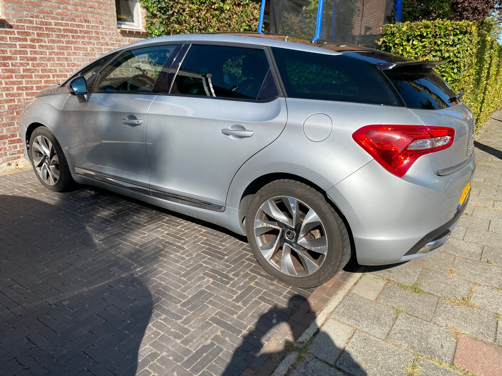 Citroën DS5 1.6 so chic NIEUWE DISTRIBUTIE KETTING EN TURBO, Auto's, 745 kg, Zwart, Verwarmde buitenspiegels, 75 €/maand