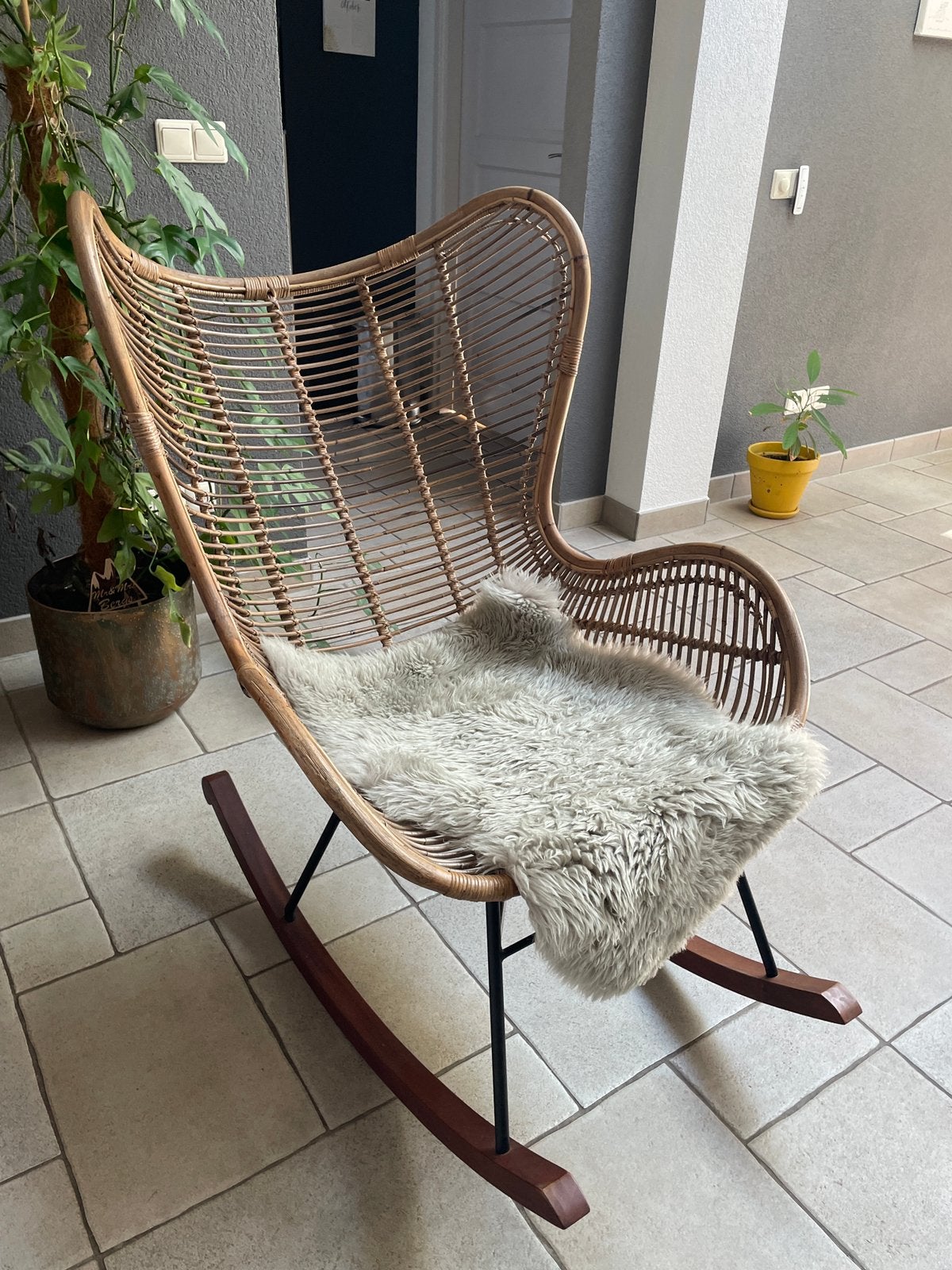 Rotan schommelstoel, Huis en Inrichting, Ophalen, Bruin, Riet of Rotan, Zo goed als nieuw