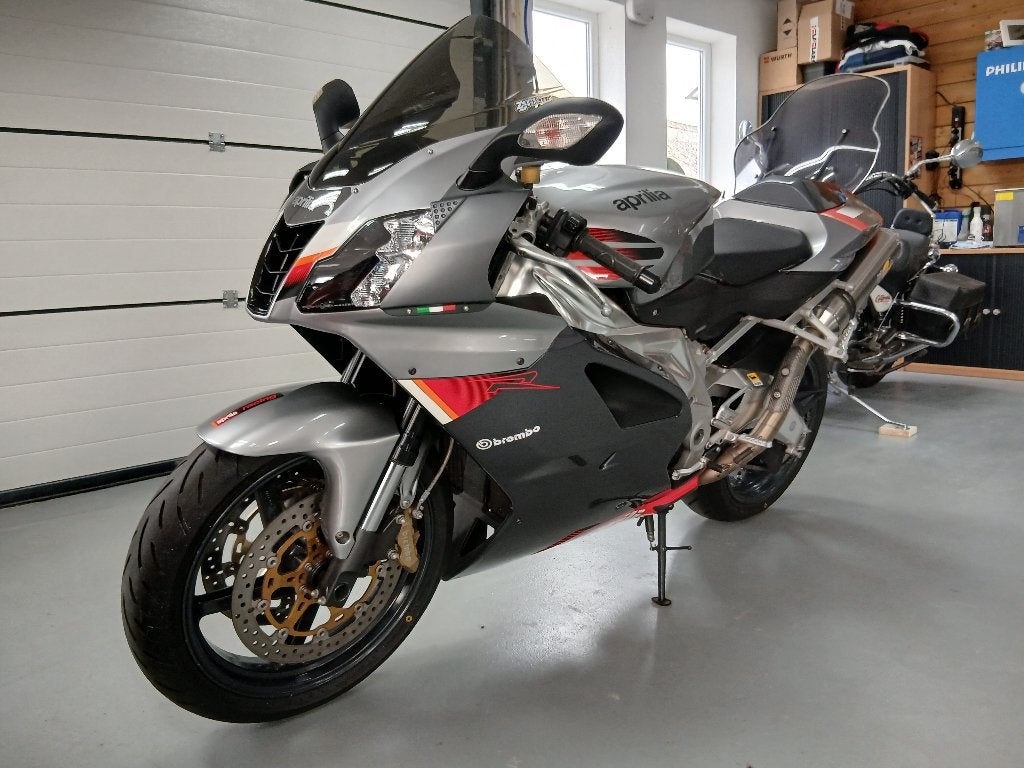 Aprilia RSV mile 1000 RR . super netjes !!!!!!!, Motoren, Motoren | Aprilia, 2 cilinders, Occasion, Motorrijbewijs A, Bedrijf