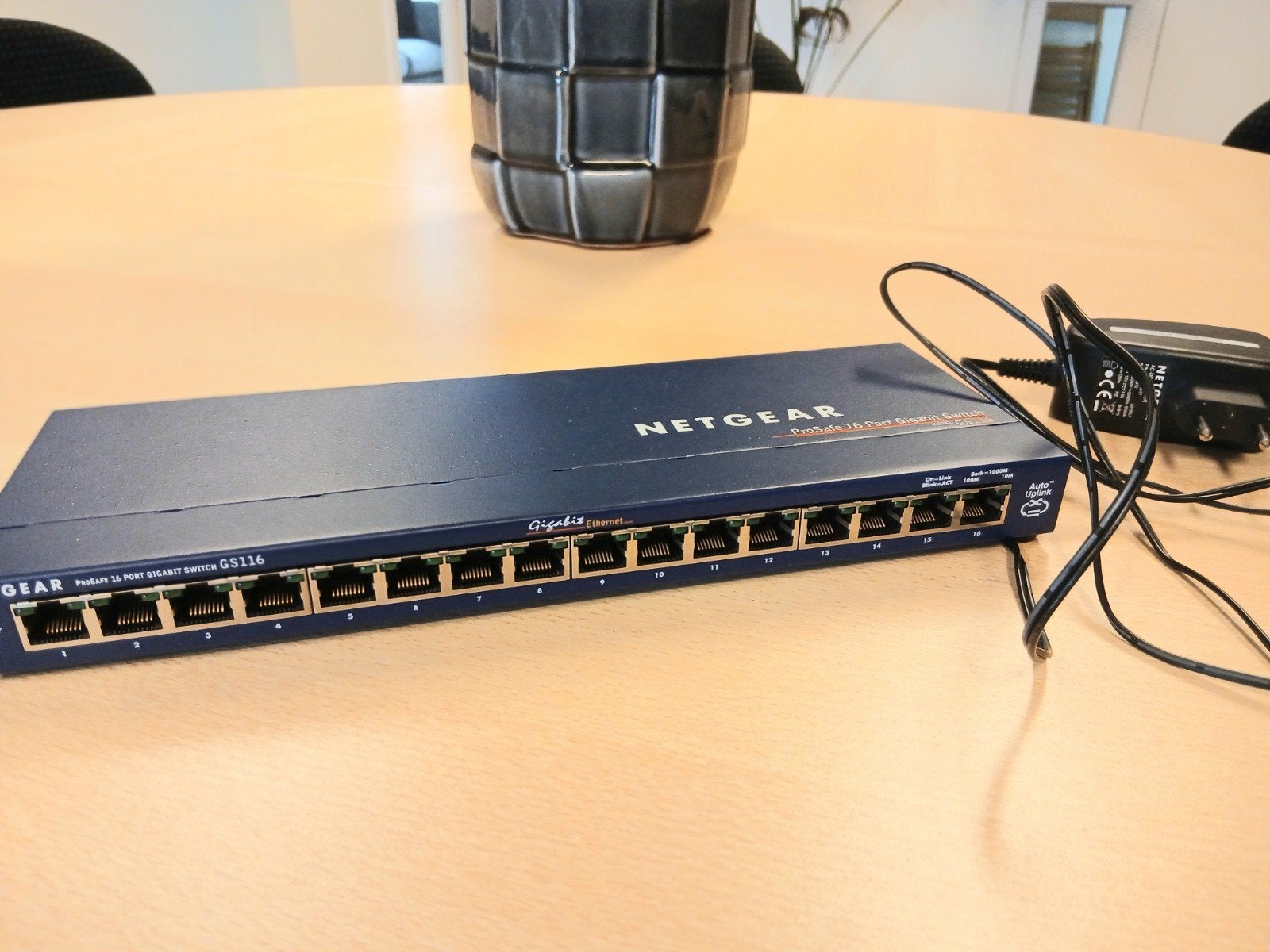 NETGEAR ProSafe 16-poorts Gigabit Switch GS116 v2, Computers en Software, Ophalen of Verzenden, Zo goed als nieuw