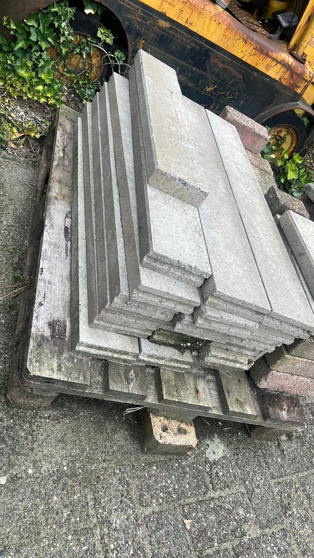 18 Trottoir banden5x15x100 stoeptegels, Ophalen, Steen of Klei, Zo goed als nieuw, 15 m² of meer
