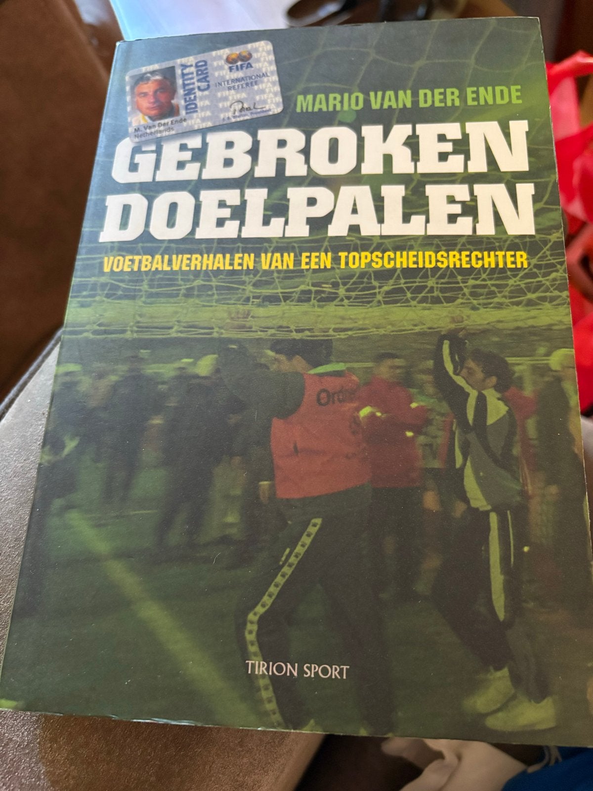Gebroken Doelpalen: Voetbalverhalen van een Topscheidsrechte, Ophalen of Verzenden, Gelezen, Balsport
