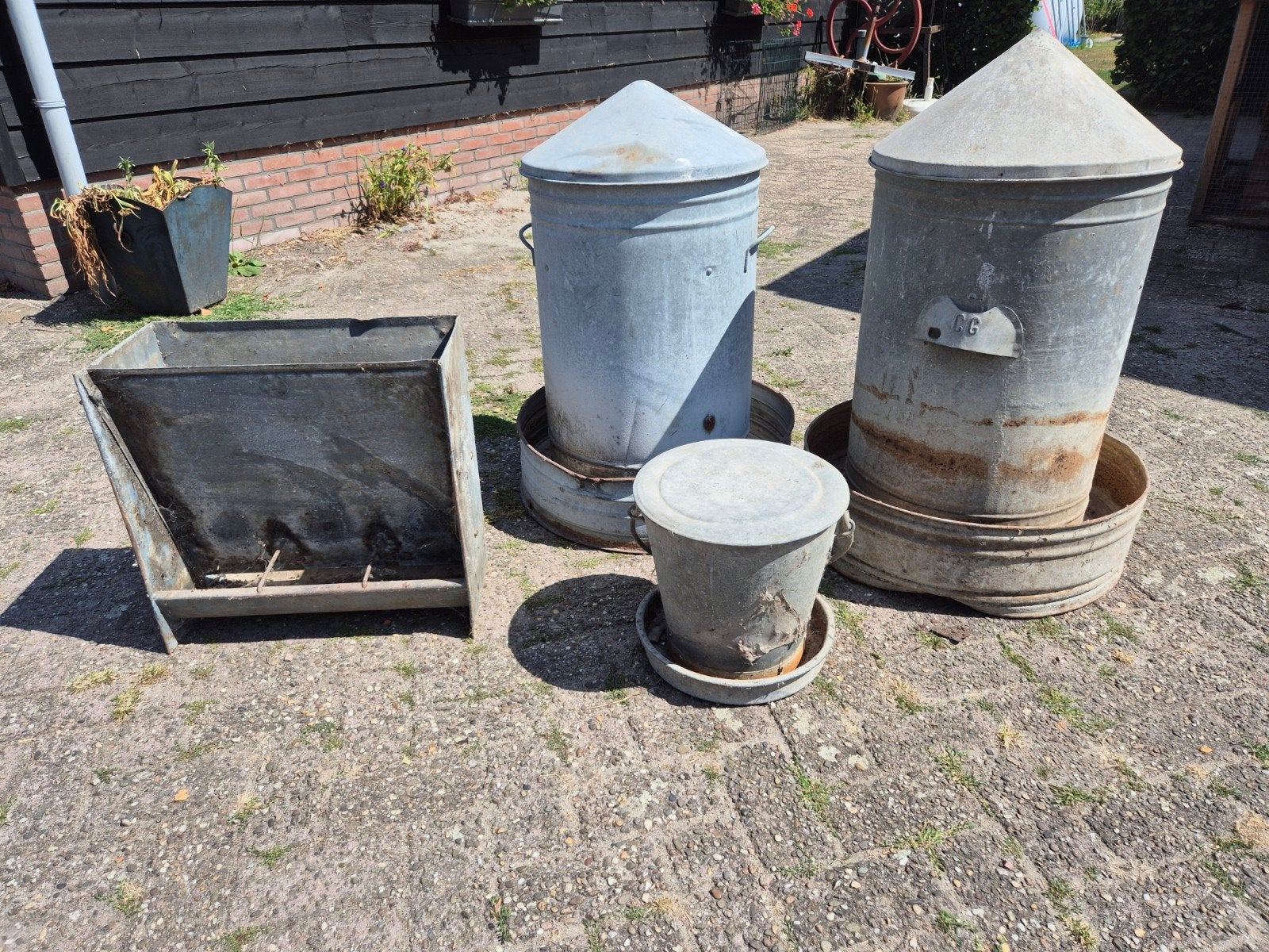 Vintage zinken voerbakken, Ophalen