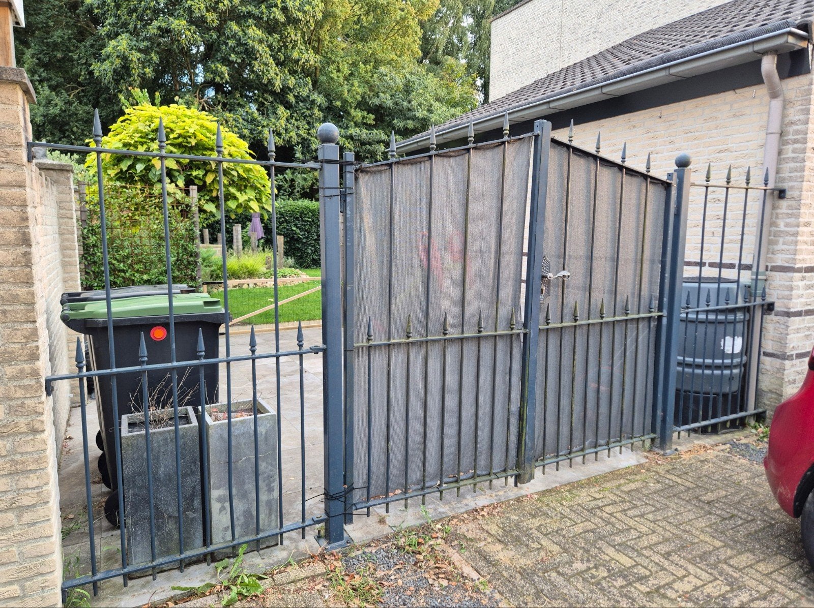 Gebruikt sierhekwerk met poort, 1 scharnier defect, Ophalen, Met poort, Gebruikt, Sierhekwerk