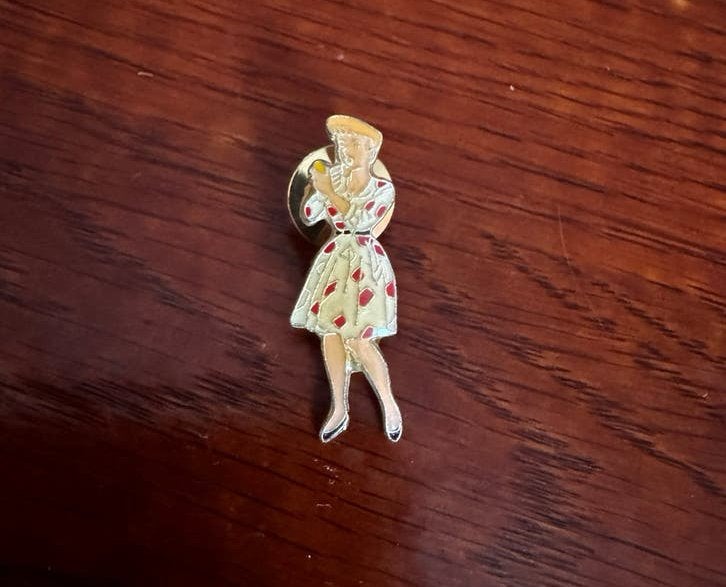 Vintage Dina pin Freddy Lombard Magic Strip 1988, Ophalen of Verzenden, Zo goed als nieuw, Figuurtje, Speldje of Pin