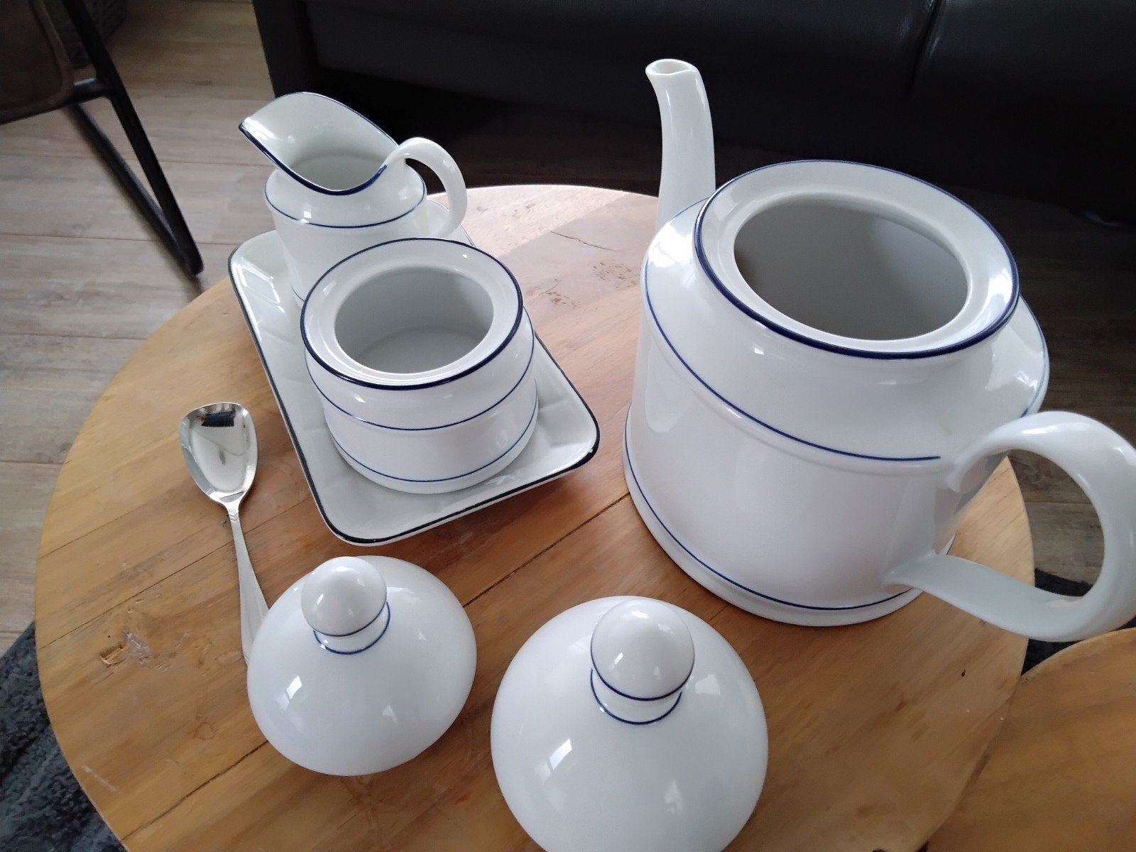 Koffie/theepot met suikerpot en melkkannetje., Huis en Inrichting, Keuken | Servies, Ophalen of Verzenden, Porselein, Overige stijlen