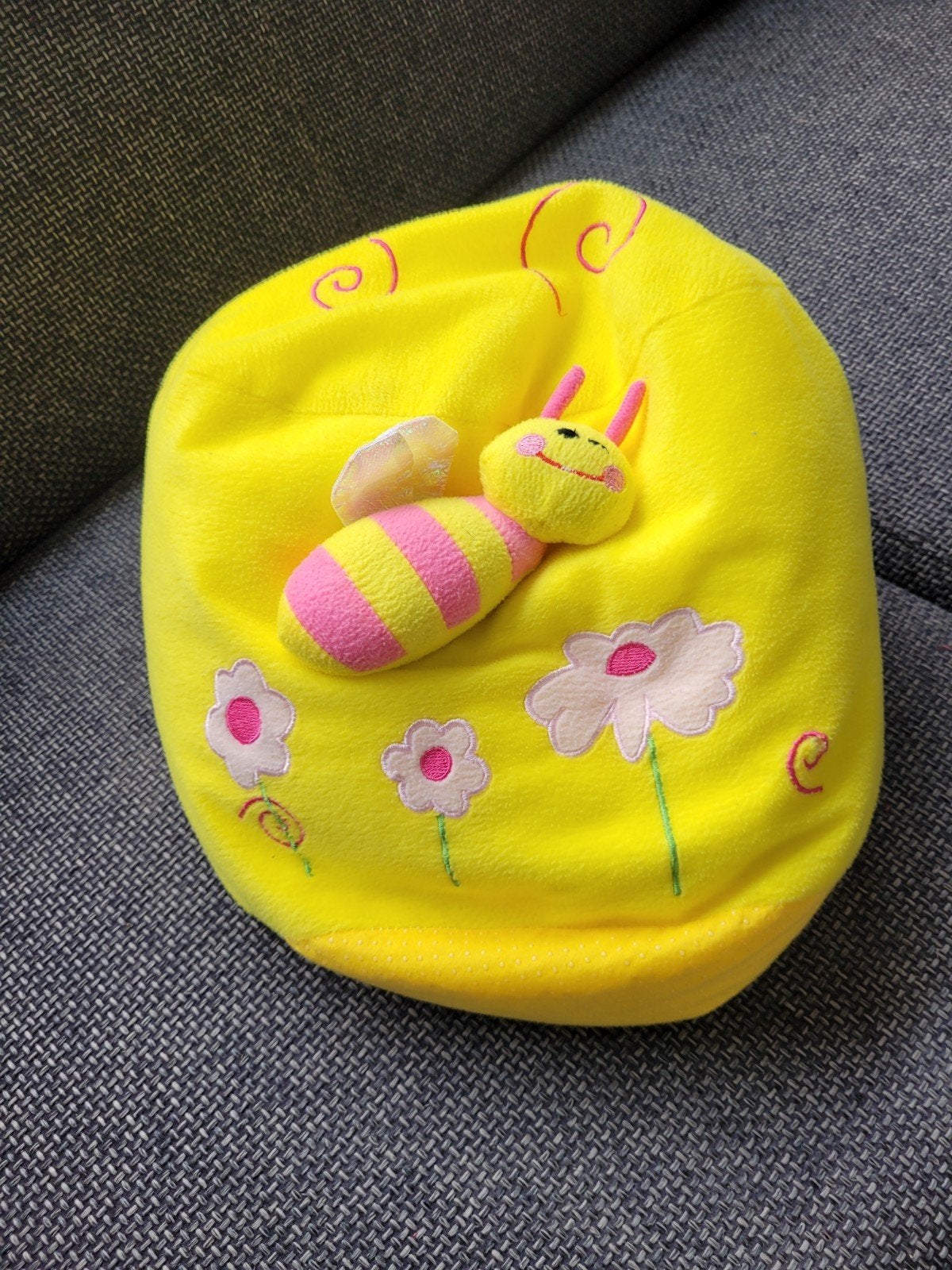 Zacht geel bijtje knuffelkussen, Ophalen