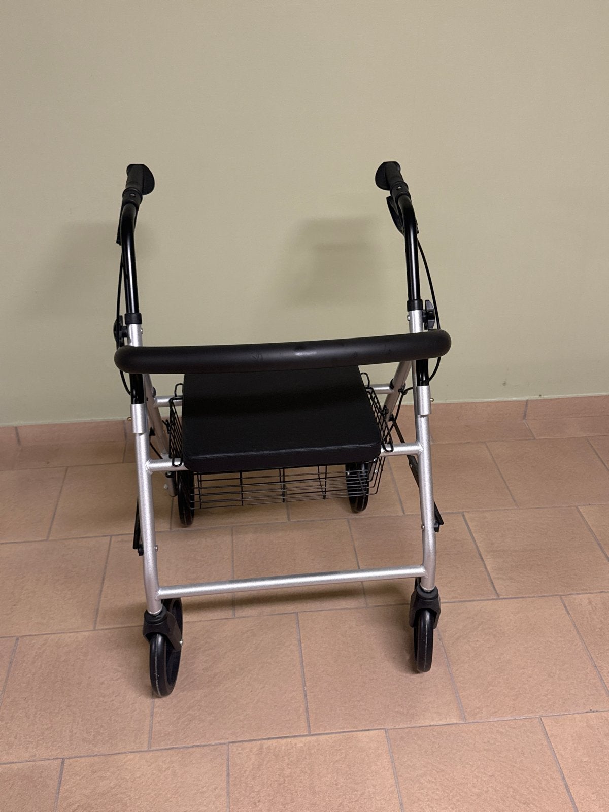 Rollator Zilver / Zwart, Ophalen, Lichtgewicht, Nieuw