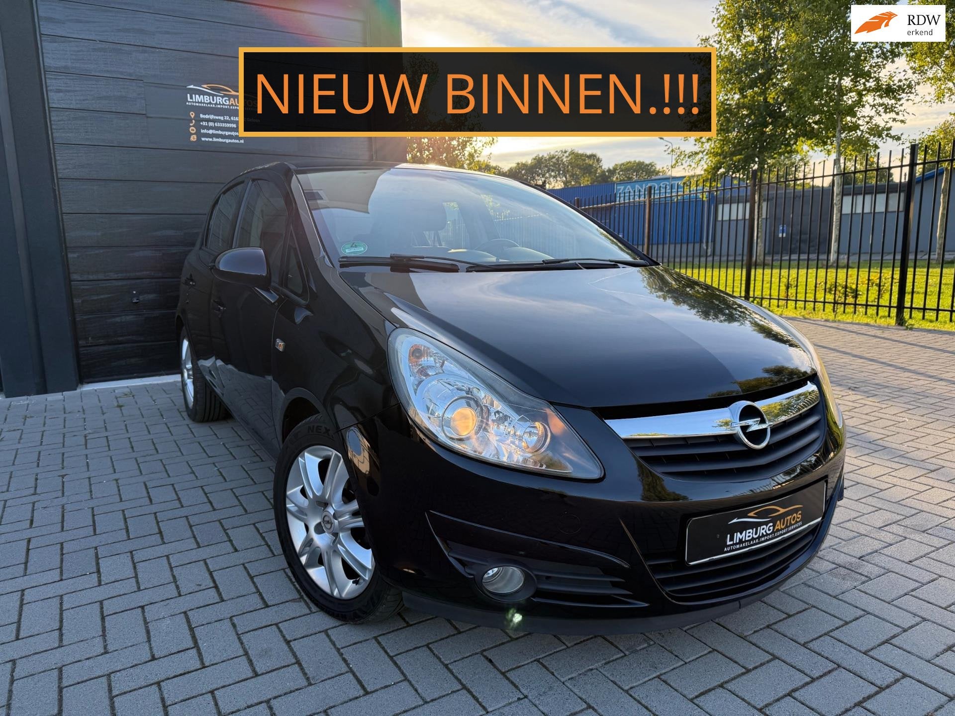 Opel Corsa 1.4-16V 111 Edition Airco CruiseControl Leer Xeno, Voorwielaandrijving, 1063 kg, Gebruikt, Zwart
