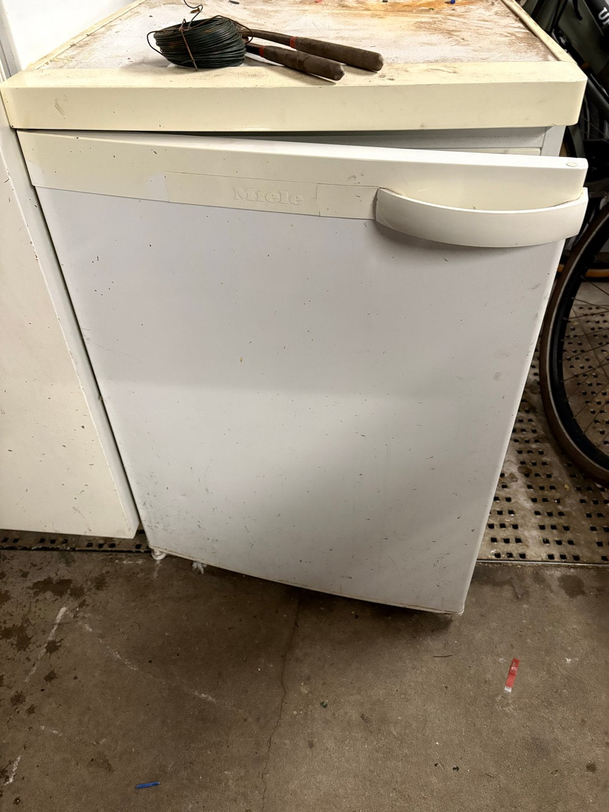 Miele Tafelmodel Koelkast - Gebruikt met lichte krassen, Ophalen, 150 tot 200 liter, Minder dan 85 cm, 45 tot 60 cm