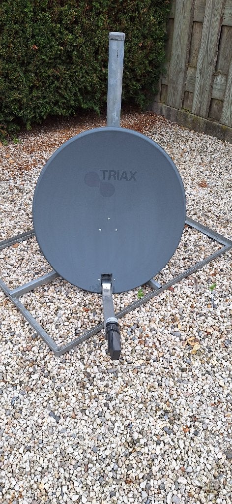 triax 78cm schotelantenne met tegelvoet, Ophalen, Gebruikt, (Schotel)antenne, Overige merken