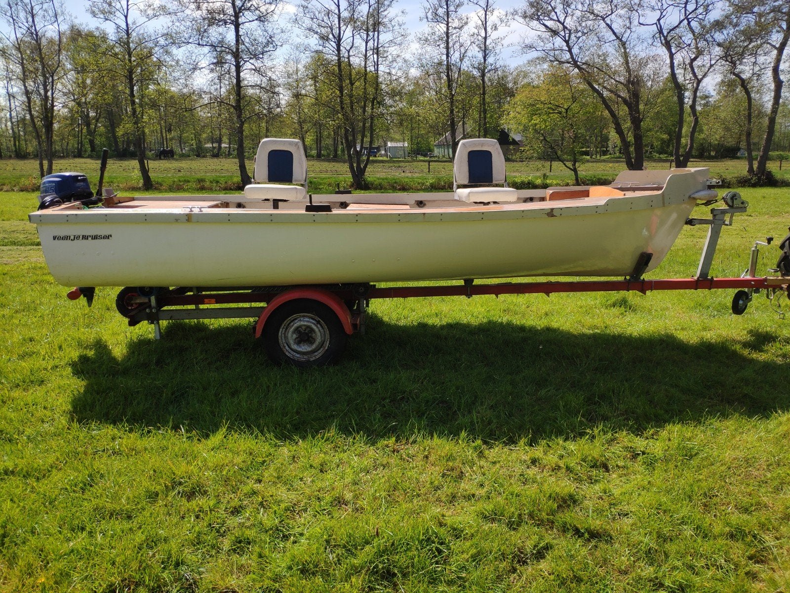 Visboot met Yamaha 8pk buitenboordmotor en trailer, Watersport en Boten, Motorboten en Motorjachten, 8 pk, Gebruikt, Buitenboordmotor