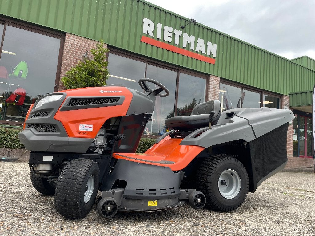 Husqvarna TC 142T maaitrekker met opvang, Ophalen, Postbus 50131, 1305 AC Almere, Husqvarna, Info@husqvarna.nl
