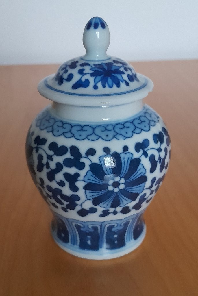 Blauw beschilderd vaasje met deksel, Ophalen of Verzenden