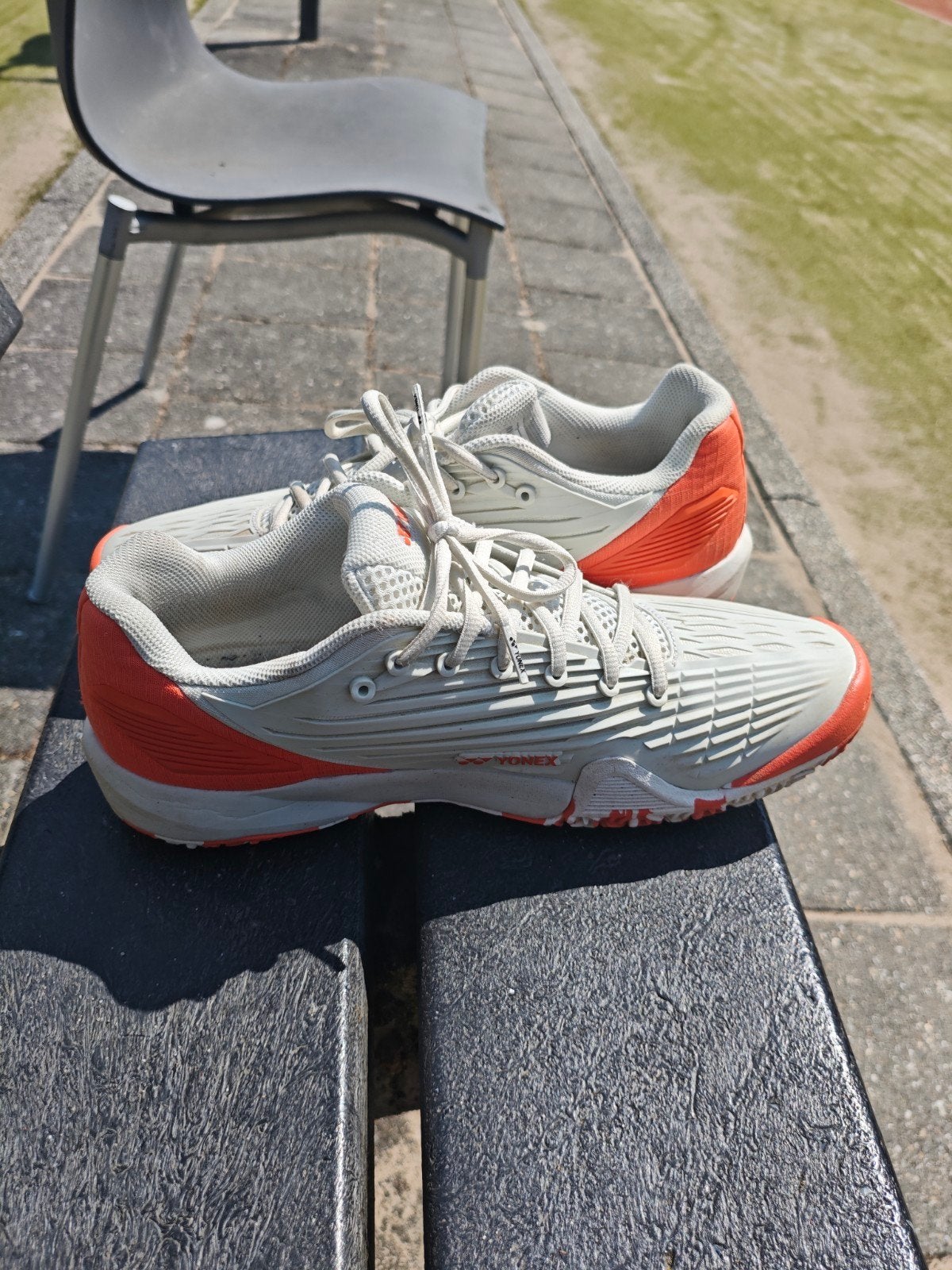 Yonex all court tennisschoenen maat 43 - 2x gebruikt, Ophalen of Verzenden