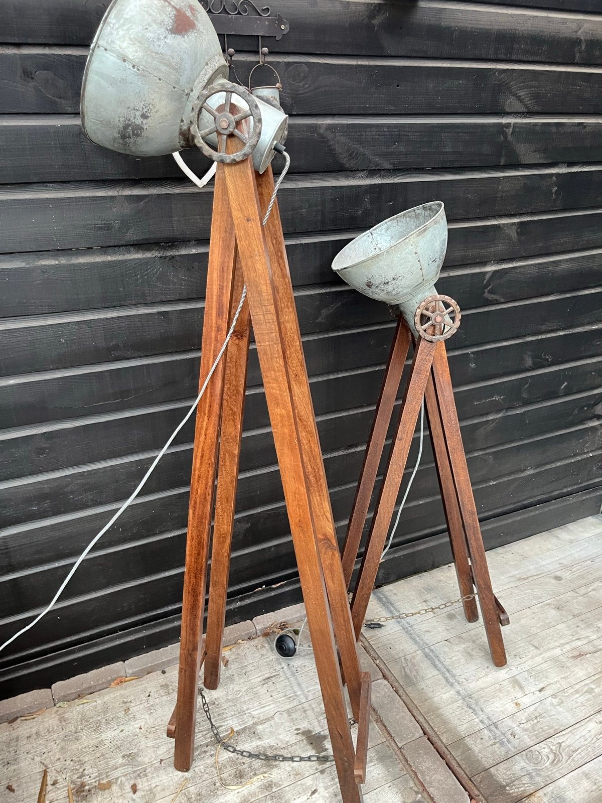 Set van 2 industriële vloerlampen met houten statief, Ophalen, Gebruikt, 150 tot 200 cm