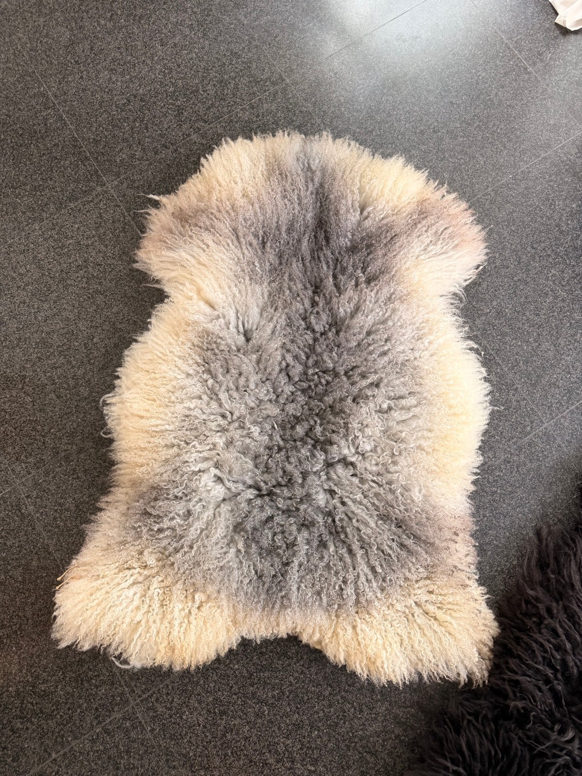 Schapenvacht vloerkleed - Grijs/Crème, 100 tot 150 cm, Zo goed als nieuw, 50 tot 100 cm, Ophalen of Verzenden
