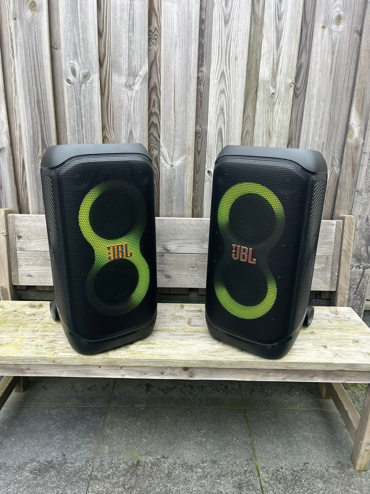 Foto 5 van Te Huur JBL Partyboxen 320