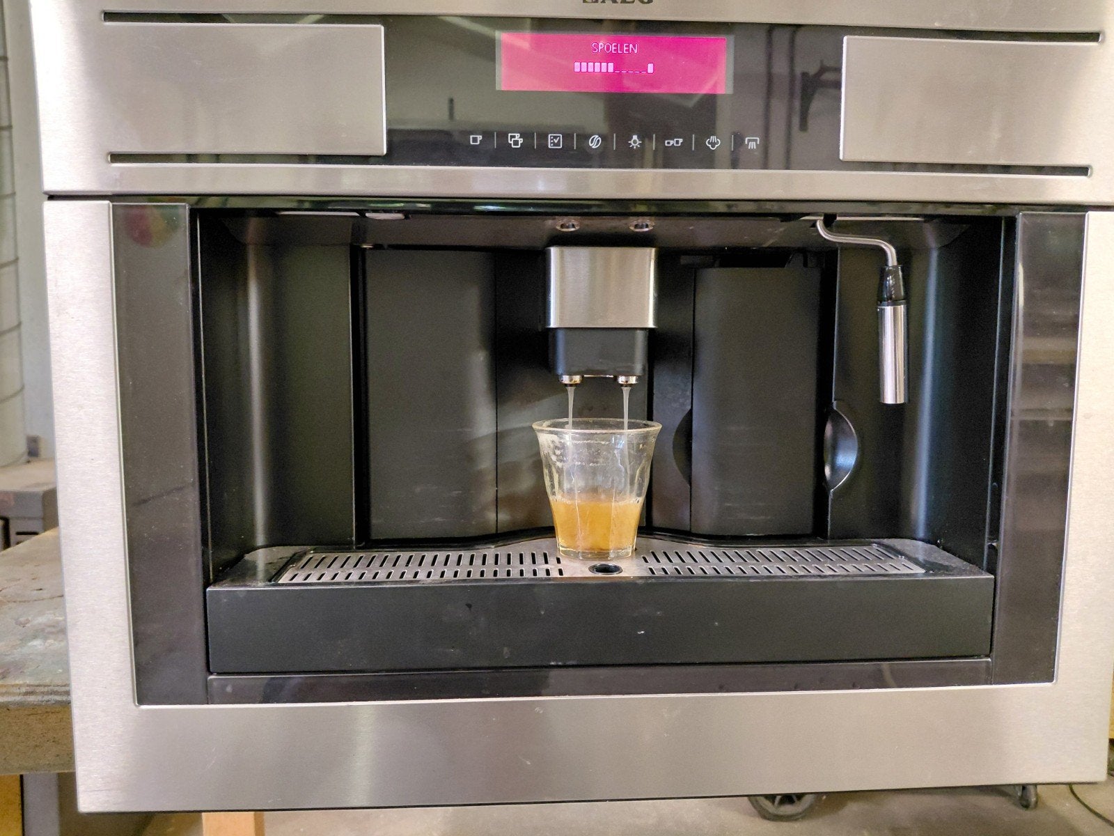 AEG inbouw koffiemachine, Ophalen