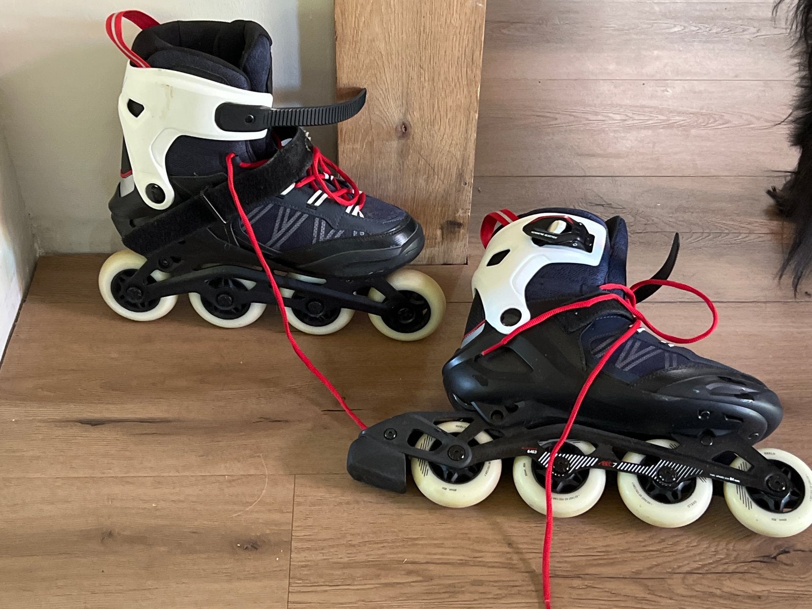 Inline skates - Zwart met rode veters mt 42, Gebruikt, Inline skates 4 wielen, Dames, Ophalen