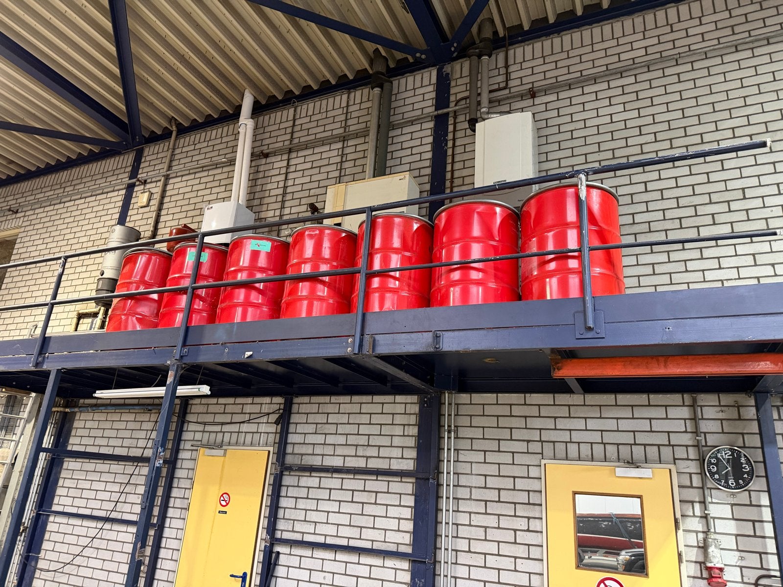 Rode metalen olie drums, Ophalen of Verzenden