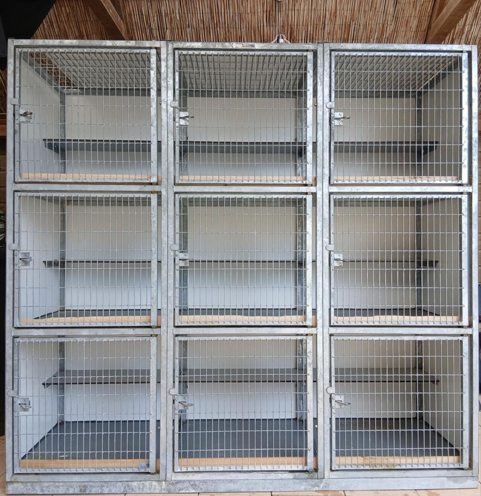 Prachtige konijnenflat, Dieren en Toebehoren, Minder dan 60 cm, 110 cm of meer, Ophalen of Verzenden, Zo goed als nieuw