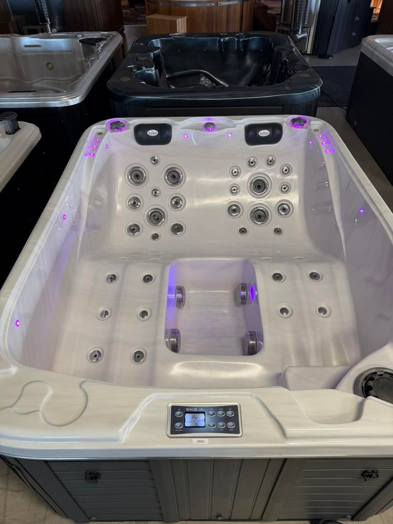 Jacuzzi Spa Passion Oxford 3 Persoons - Plug & Play 220V, Ophalen, Zo goed als nieuw, Trap, Vast