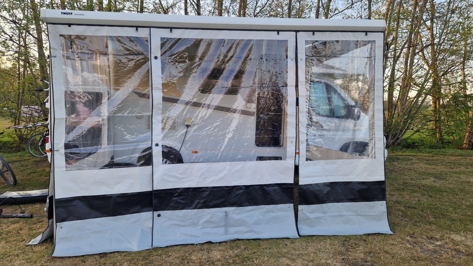 Thule Rain Blocker G2 frontwand (G) 152, Verzenden