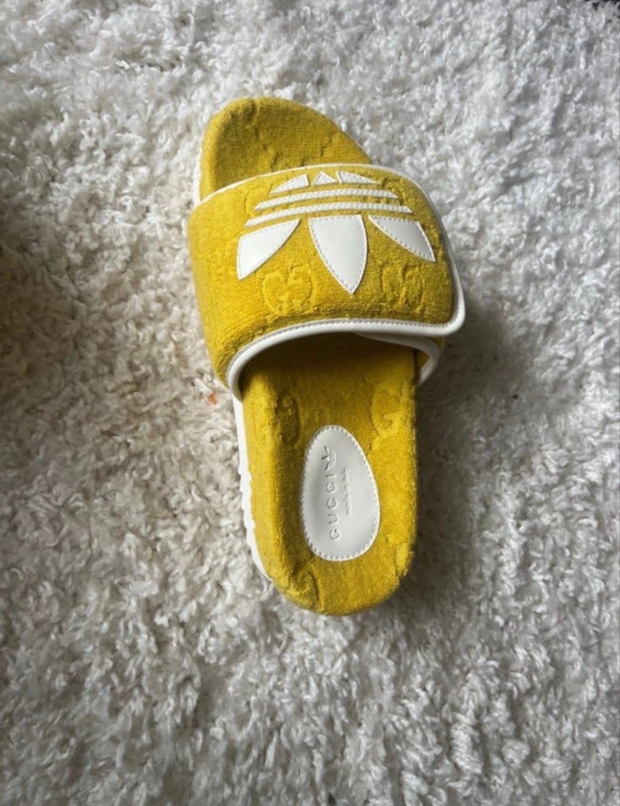 Adidas x Gucci Adilette Slippers - Maat 38, Slippers, Geel, Nieuw, Ophalen of Verzenden