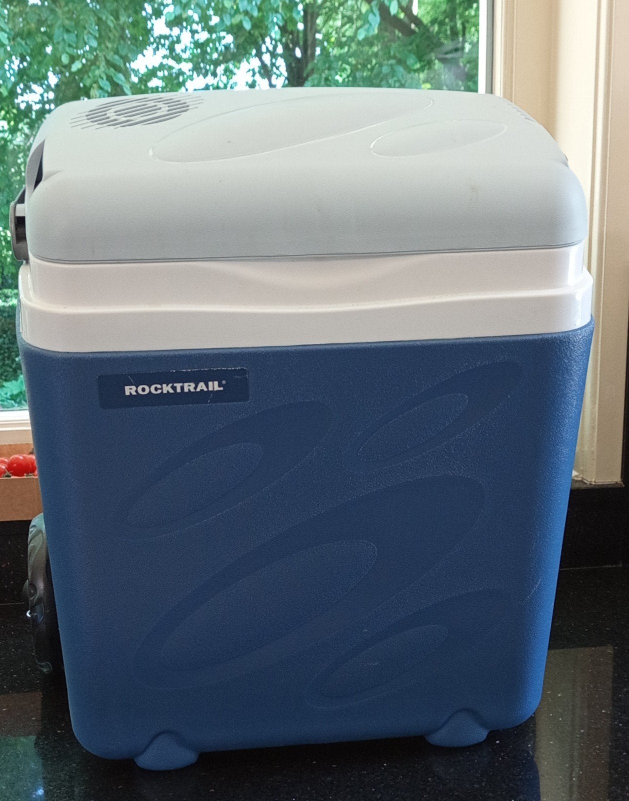 GEZOCHT DEFECTE Rocktrail Elektr. Koelbox E30B Trolley 12V, Ophalen of Verzenden, Elektrisch