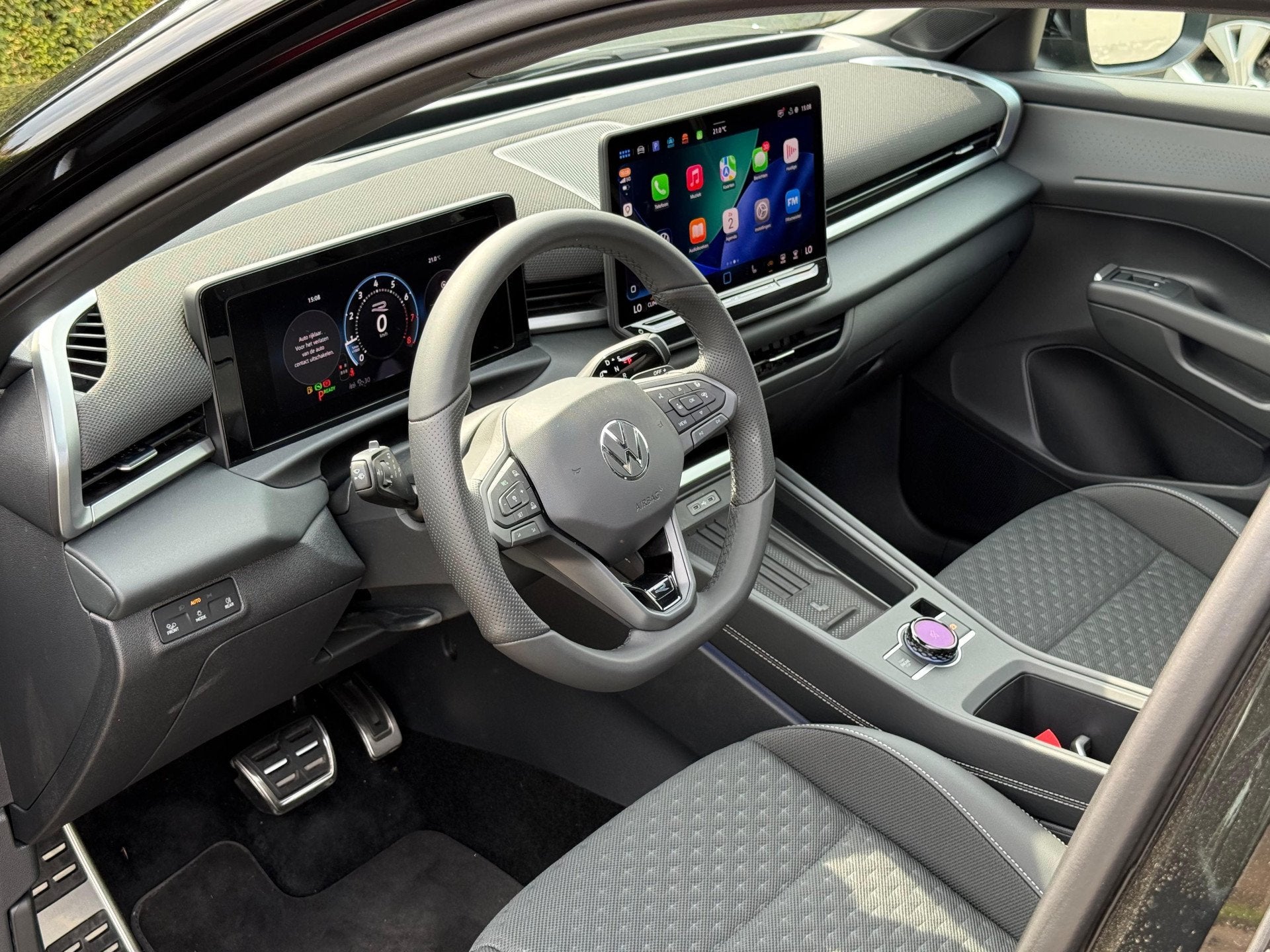 Volkswagen T-Roc 1.5 eTsi R-Line Trekhaak | Pano | 20", Auto's, Volkswagen, 4 cilinders, Alcantara, Zwart, Bedrijf