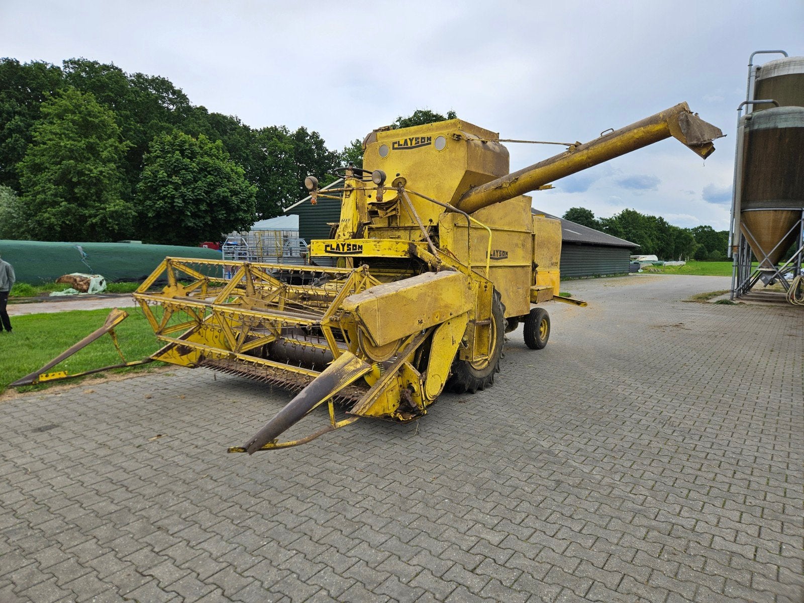 Clayson m89 maaidorser, Ophalen, Graan