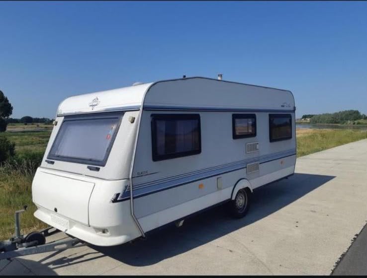 Hobby Classic 470 te koop, Caravans en Kamperen, Caravans, Particulier, tot en met 4, 750 - 1000 kg, Rondzit, Hobby, Vast bed