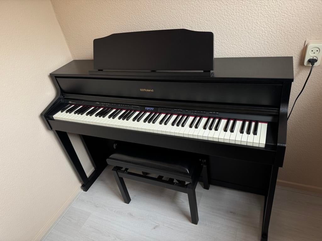 Piano - Roland HP605 digitale piano, Muziek en Instrumenten, Piano's, Ophalen, Gebruikt, Zwart, Digitaal