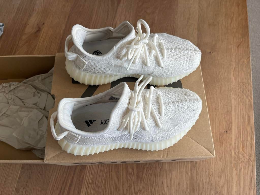 Yeezy Boost 350 V2 - Nieuw in doos, Kleding | Dames, Schoenen, Nieuw, Sneakers of Gympen, Wit, Ophalen of Verzenden