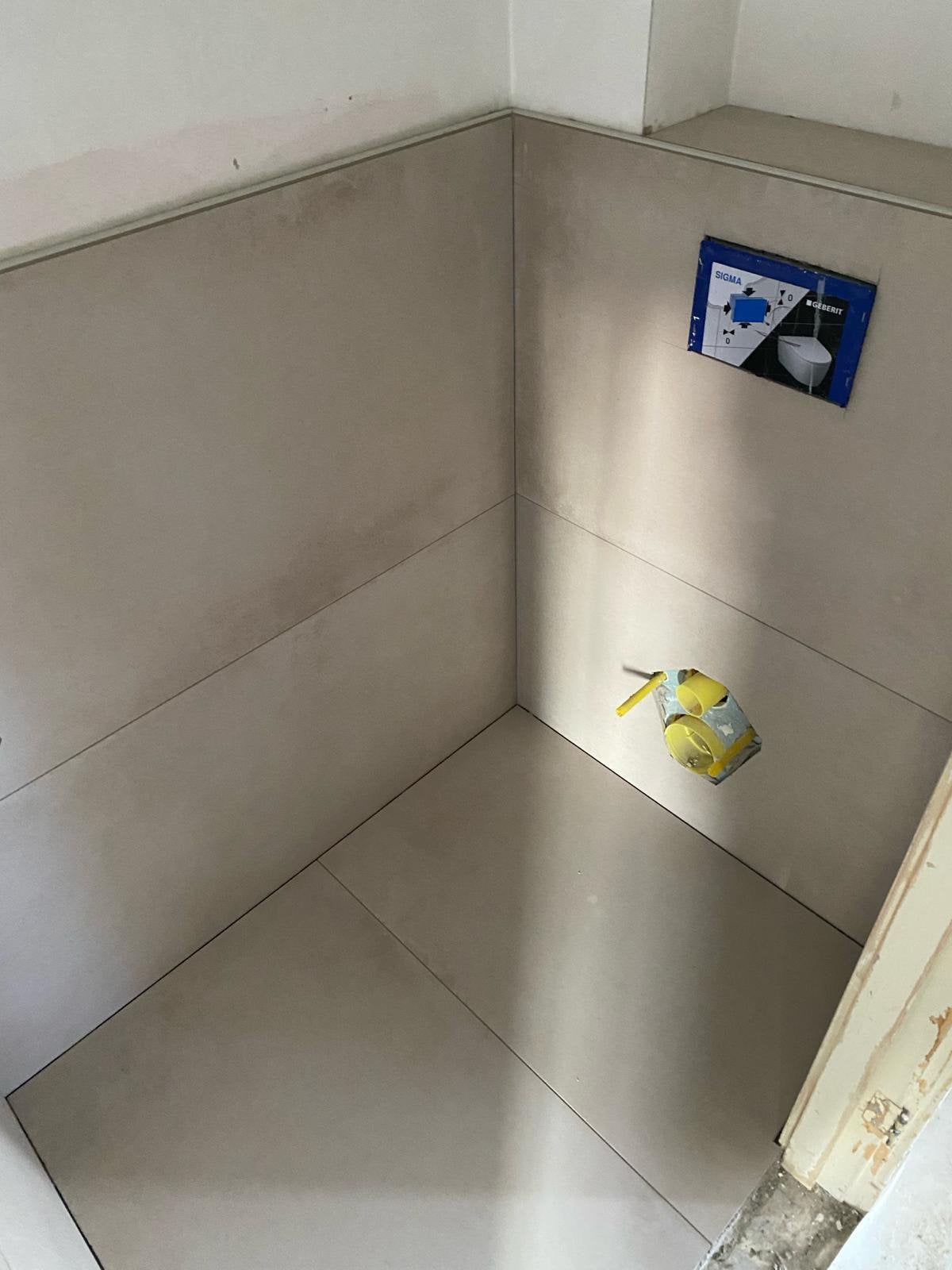 Tegelzetter toilet betegeld vsnaf 375€ incl lijm, Ophalen of Verzenden