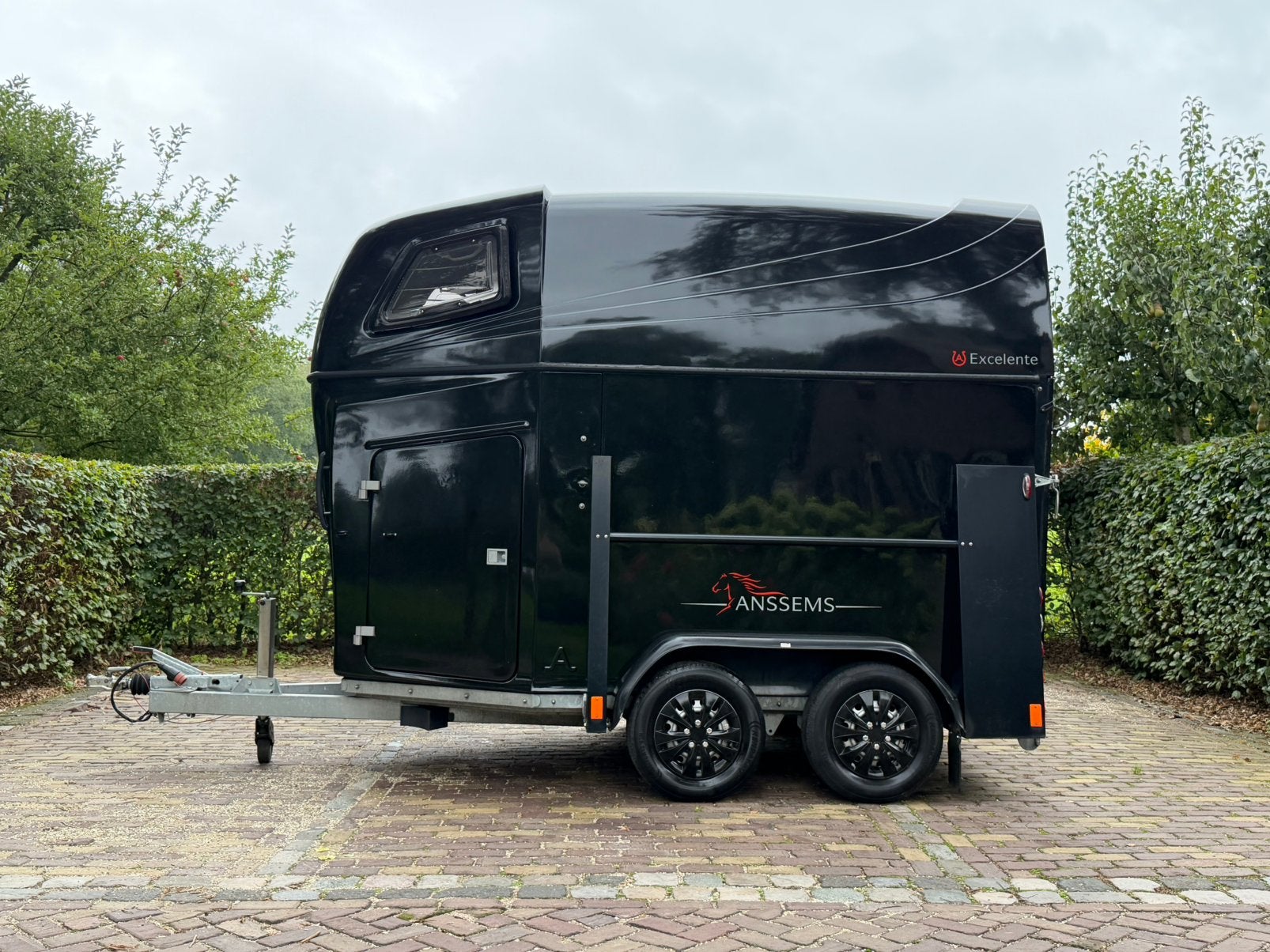 Zeer nette anssems 2 paards met Zadelkamer, Ophalen, Zo goed als nieuw, 2-paards trailer, TT paardentrailers