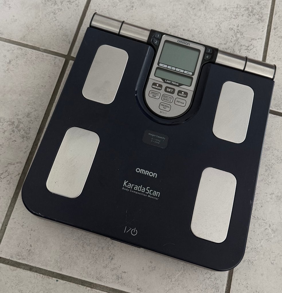 Omron BF511 lichaamsanalyseweegschaal, 1 tot 500 gram, 100 kg of meer, Ophalen of Verzenden, Personenweegschaal
