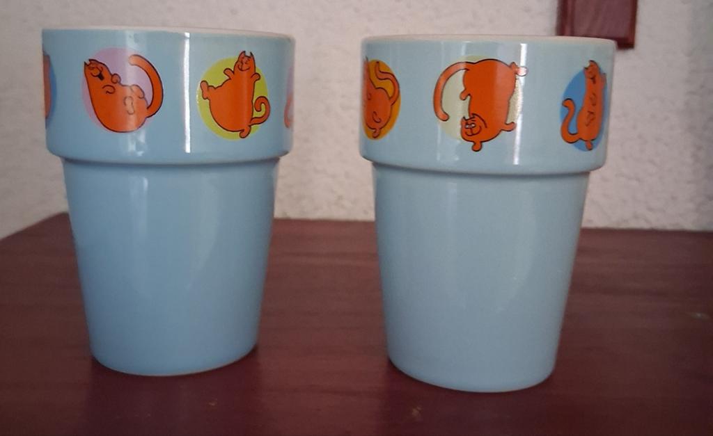 2 melkbekers rode kater, Huis en Inrichting, Keuken | Servies, Ophalen, Overige stijlen, Glas, Schaal of Schalen
