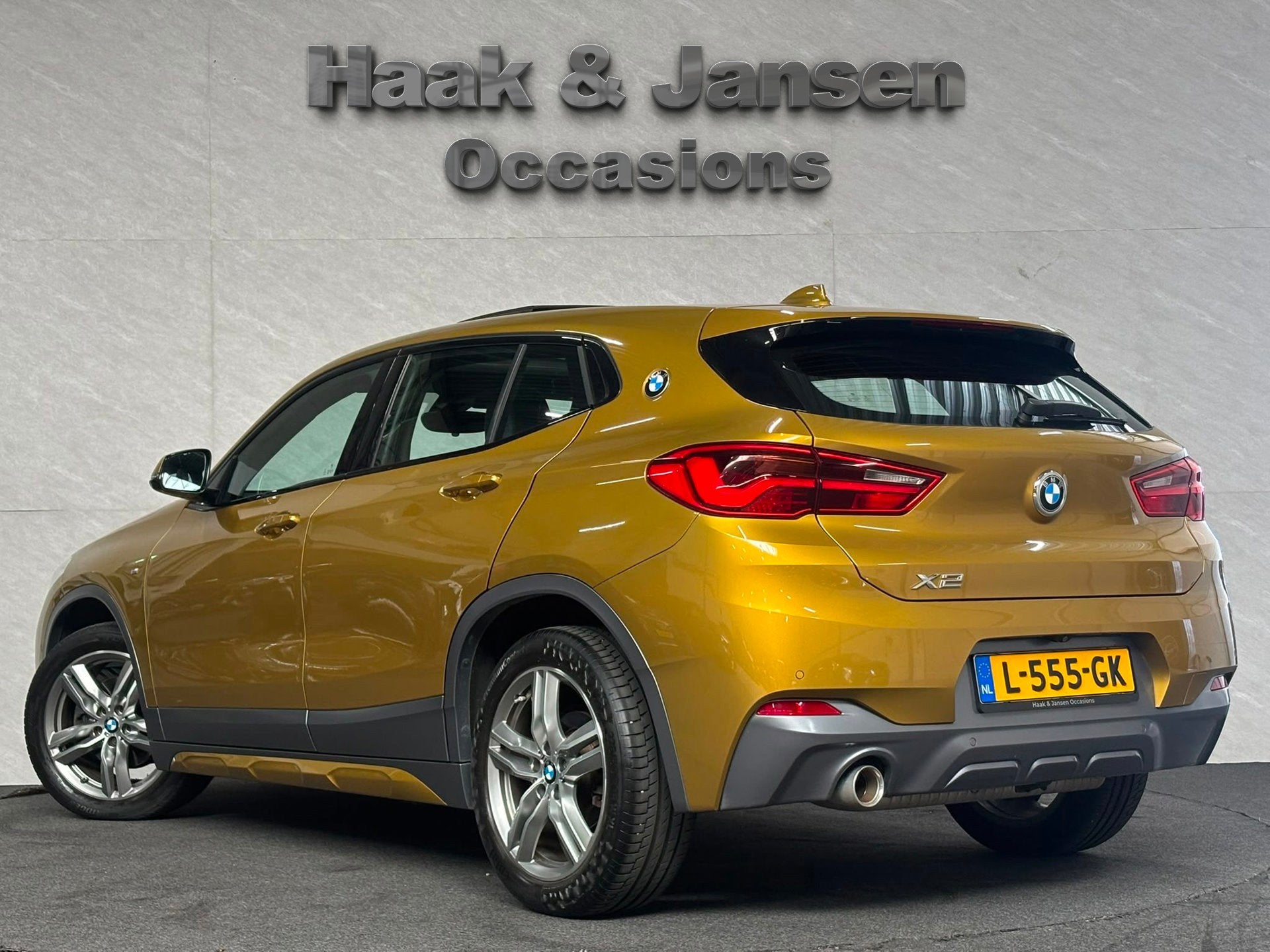 BMW X2 SDrive18i - H&K - Pano - Stoelverwarming - Cruise, Auto's, BMW, Gebruikt, Euro 6, 3 cilinders, 1390 kg