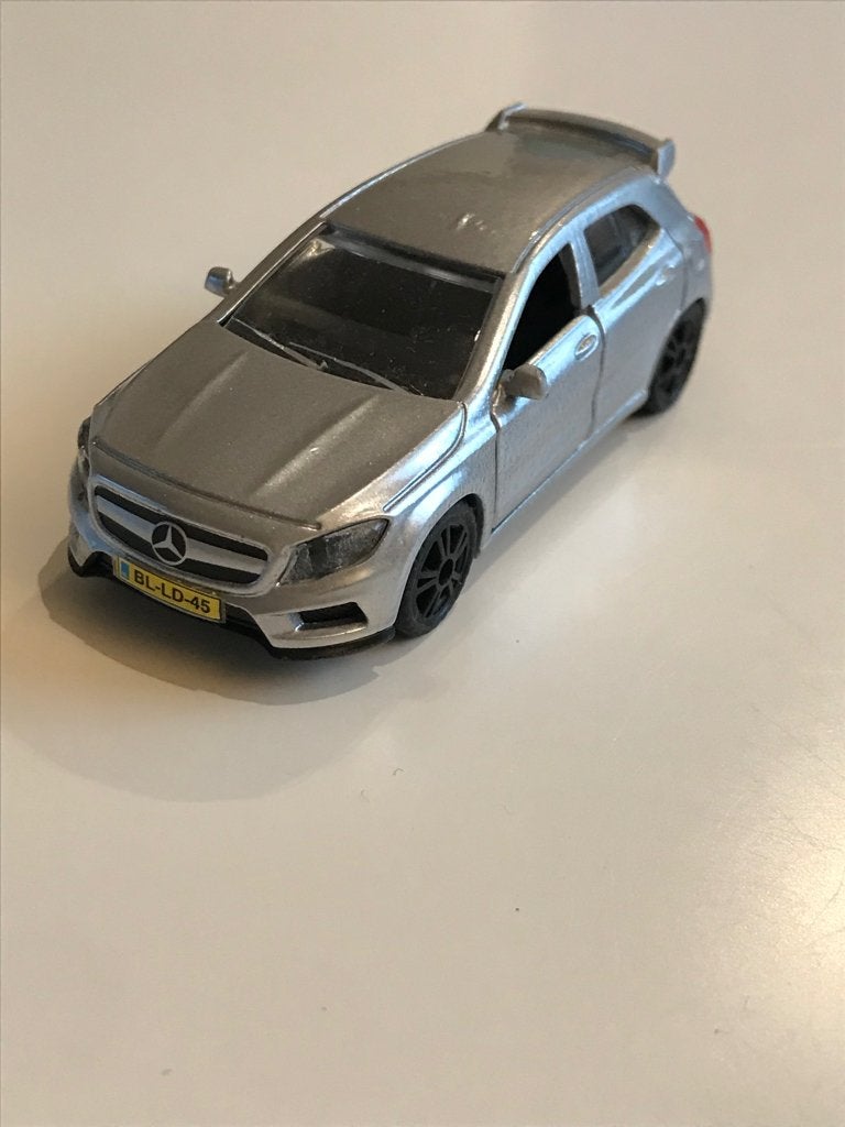 SIKU  Mercedes Benz GLA 45 AMG, Hobby en Vrije tijd, Ophalen of Verzenden, Gebruikt, Auto